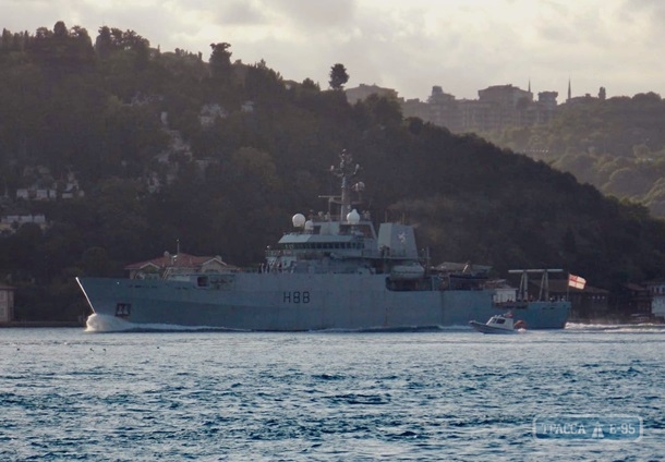 Корабль британских ВМС вошел в Черное море 