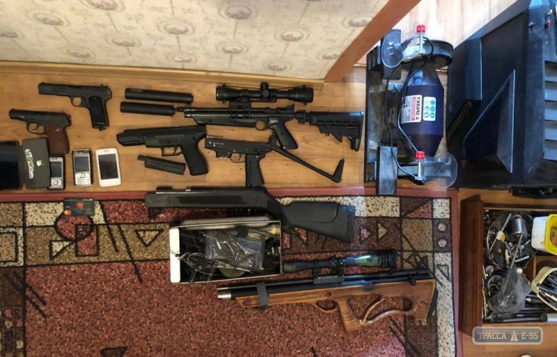 Жители Одесской области продавали оружие в сети Интернет