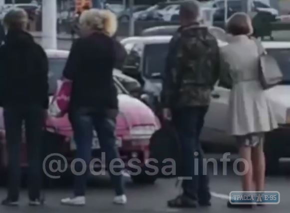 Одесситы перекрыли улицу из-за проблем с маршрутками. Видео