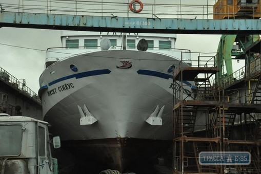 Пассажирский лайнер стал на ремонт в Одессе