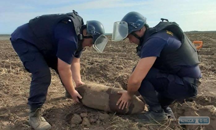 100-килограмовая бомба лежала на сельскохозяйственном поле в Одесской области