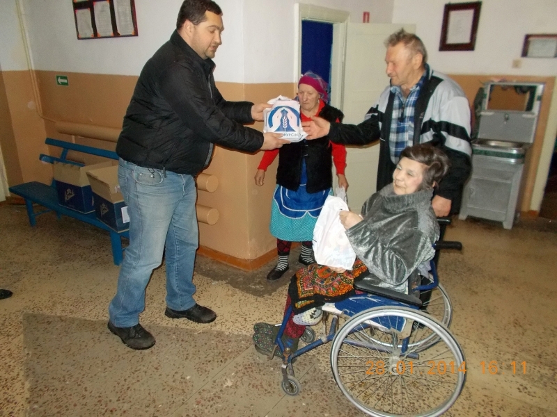 Благотворительный фонд вручил подарки одиноким престарелым гражданам в Березовском районе Одесщины