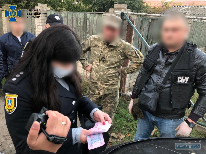 Командир роты в Одесской области вымогал деньги у подчиненных