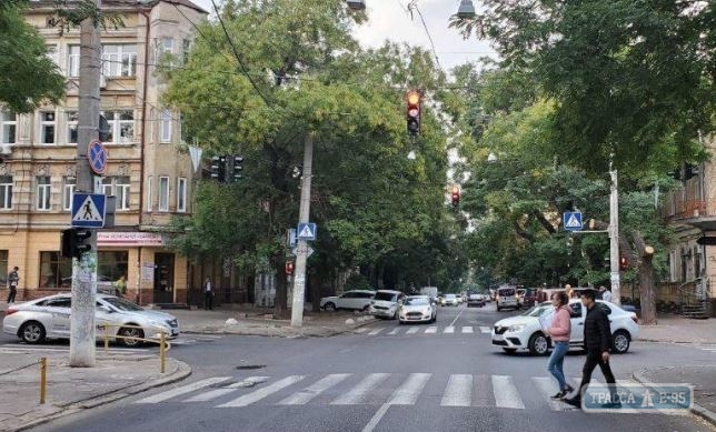 Аварийно-опасный перекресток в центре Одессы наконец получил светофор