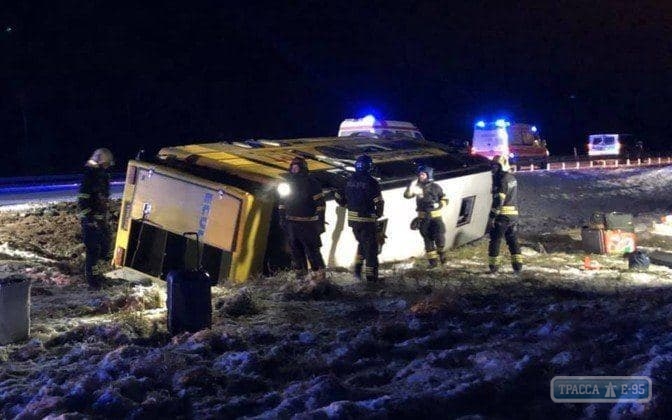 Крупная авария с тягачом и автобусом «Автолюкс» произошла на трассе Киев-Одесса. Видео
