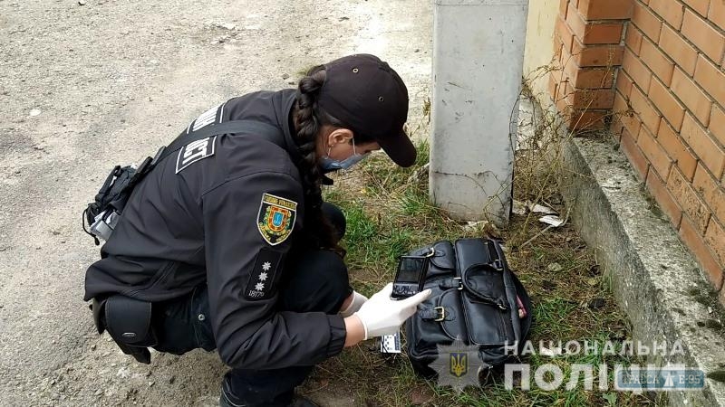 Полицейские по горячим следам задержали грабителей в Одессе, одному из них 15 лет