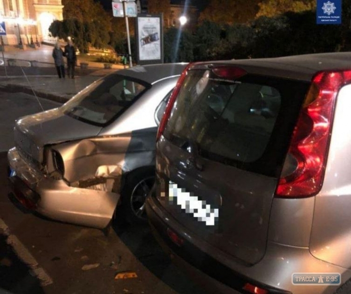 21-летний лихач снес несколько автомобилей в центре Одессы. Видео