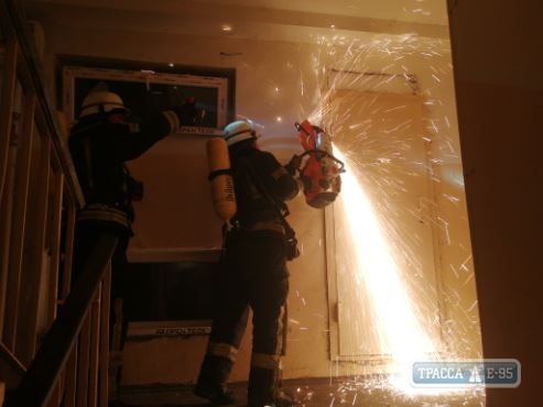 Пожарные потушили горящую высотку в Одессе. Видео