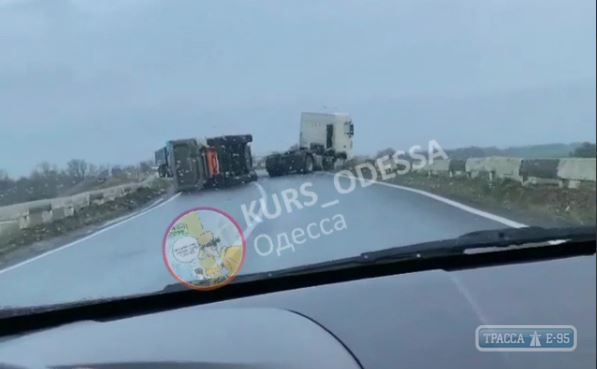 Движение на трассе Одесса-Березовка перекрыто из-за ДТП