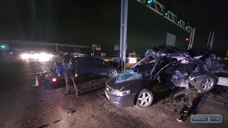 Volkswagen проигнорировал красный свет под Одессой, убил водителя Honda и травмировал 2 пассажиров