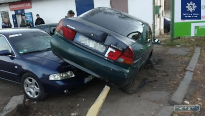 Автомобиль протаранил шиномонтаж в Одессе 