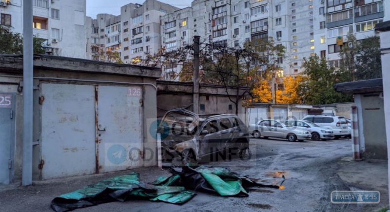 Автомобиль журналиста сожгли ночью в Одессе. Видео
