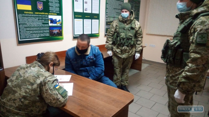 Одесские пограничники задержали мошенника, разыскиваемого Интерполом