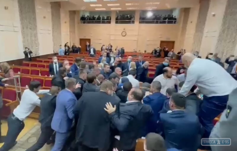 Депутаты Одесского облсовета устроили побоище и разгромили сессионный зал. Видео