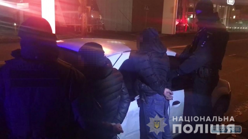 Двое иностранцев избили и ограбили гостью из Киева в селе под Одессой по наводке ее бывшего мужа