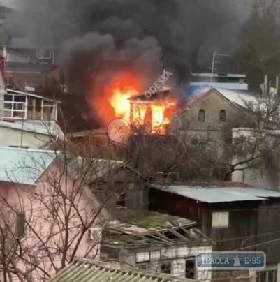 Частный дом загорелся в Одессе на Фонтане