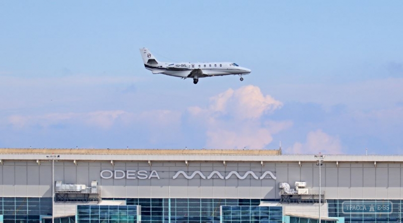 Впервые Одесский аэропорт позволил частному самолету вылететь за границу без санкции пограничников 