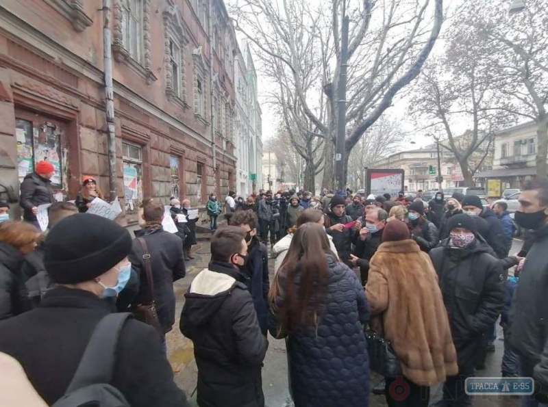 Одесситы митинговали против уничтожения старинного здания в центре города