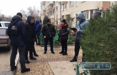 Полицейский в Одессе пытался похитить у женщины 20 тыс. долларов