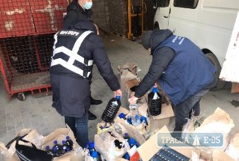 Подпольный цех перед Новым годом наладил производство суррогатного алкоголя в Одесской области