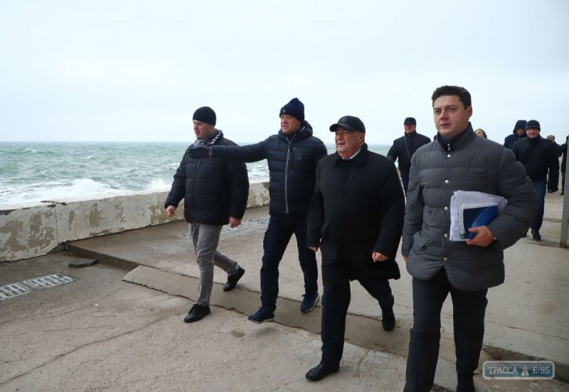 «Так, как было раньше, так не будет», - Кучук с Трухановым прошли 7 км по пляжам Одессы. Видео