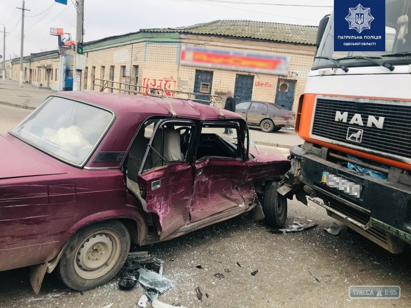 Два автомобиля и автоцистерна столкнулись на Николаевской дороге в Одессе