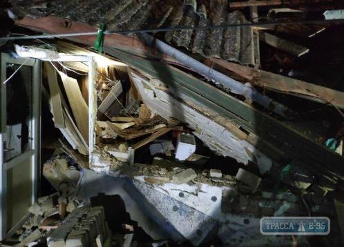 Взрыв газа разрушил дом в Одесской области и травмировал супругов