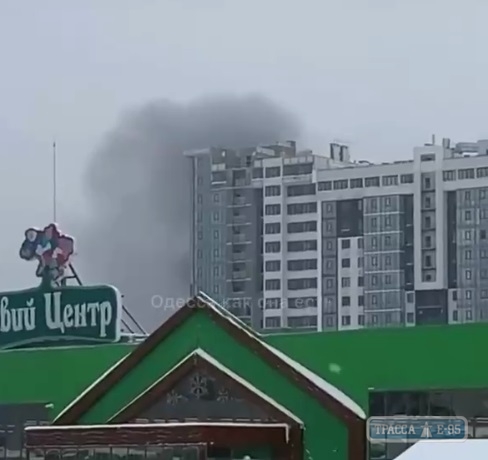 Недостроенный жилой комплекс горел на Таирова в Одессе