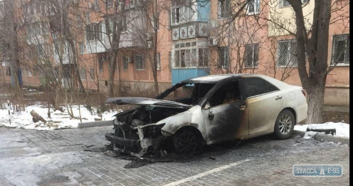 Автомобиль сгорел в Черноморске в результате поджога
