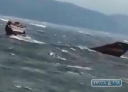 Поиски 5 моряков с затонувшего в Черном море сухогруза возобновились утром