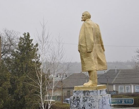 Один из последних в Одесской области памятник Ленину демонтировали 