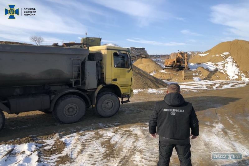 Дельцы в Одесской области добывали и продавали песок в обход государства - ущерб превысил 100 млн гр