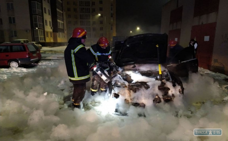 Два автомобиля сгорели за сутки в Одесской области. Видео