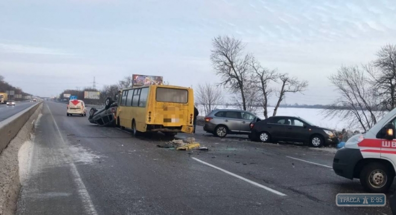 4 автомобиля попали в ДТП на скользкой трассе Одесса-Киев. Видео. ОБНОВЛЕНО