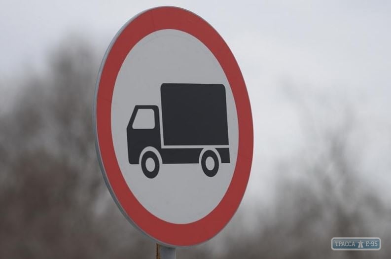 Запрет проезда по Ивановскому путепроводу в Одессе введен для грузовиков