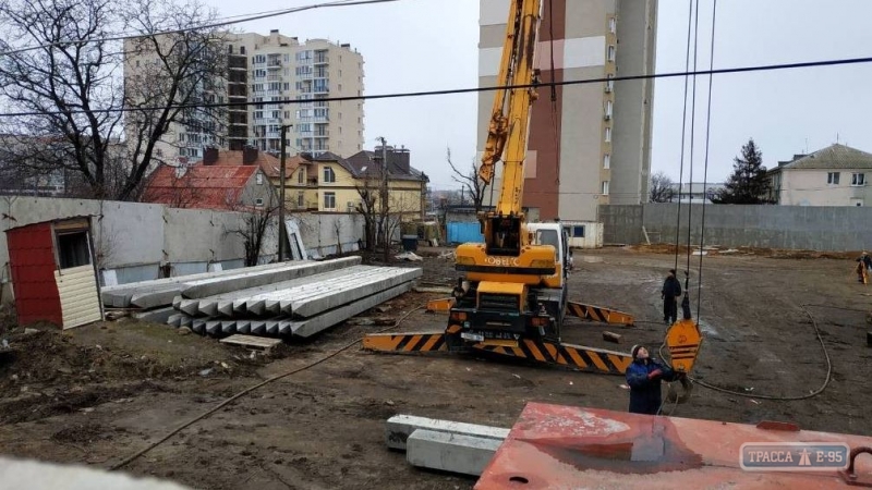 Одесская мэрия предупредила об опасности инвестирования в незаконный объект строительства