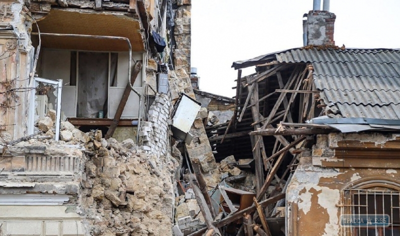 Городские власти дадут временное жилье одесситам, дом которых рухнул на Нежинской