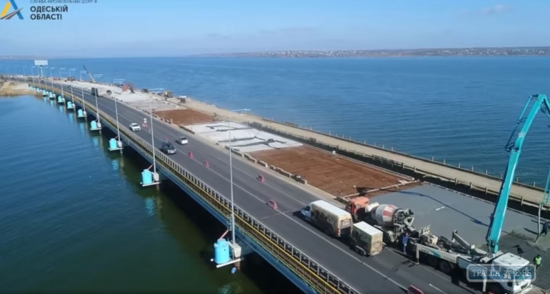 Ремонт Хаджибейского моста планируют завершить в мае. Видео