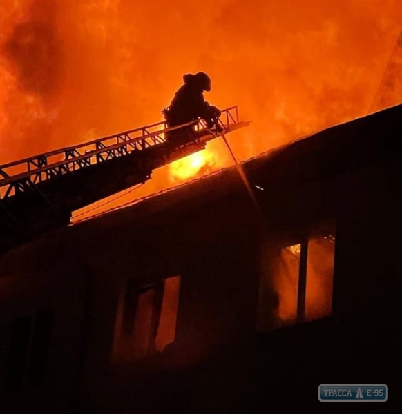 Отель и СТО горели ночью под Одессой. Видео. ОБНОВЛЕНО