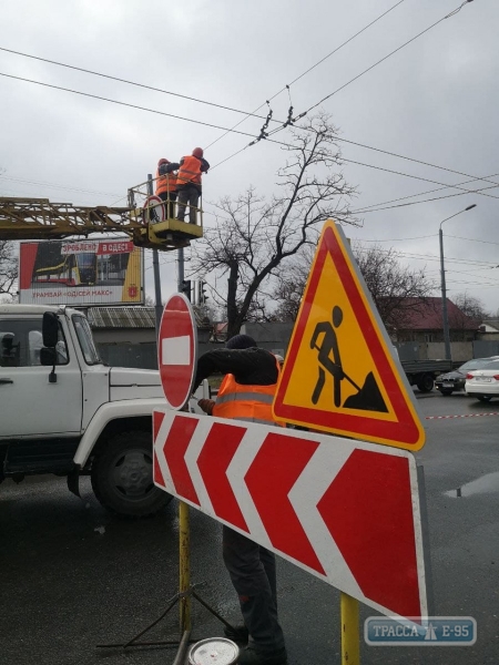 Одесские власти закрыли Ивановский мост для грузовиков и пешеходов (фото)