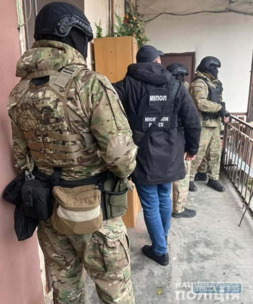 Одесская полиция штурмовала квартиру криминального авторитета из Закавказья. Видео
