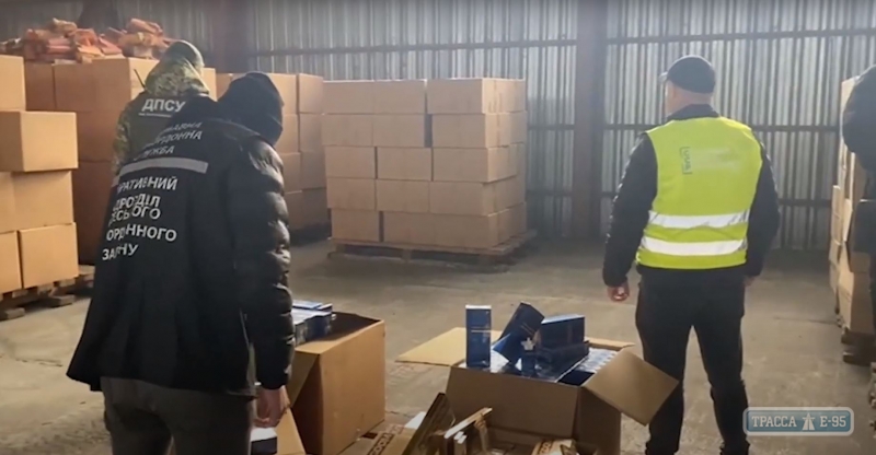 13 тонн контрабандных сигарет прибыли в Черноморский порт. Видео