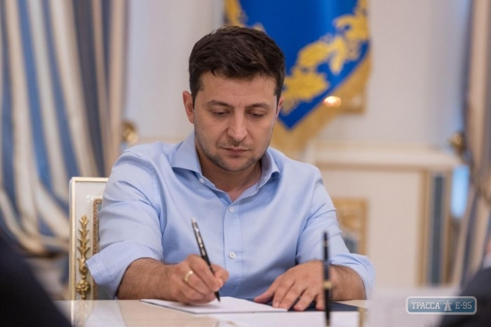 Президент Украины уволил 13 глав районов Одесской области