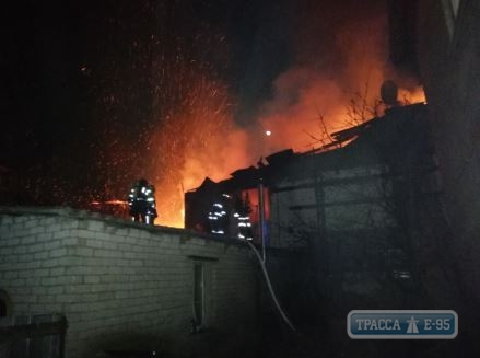 Два дома сгорели на окраине Одессы