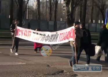 Протестующие перекрыли дорогу в Одессе. Видео