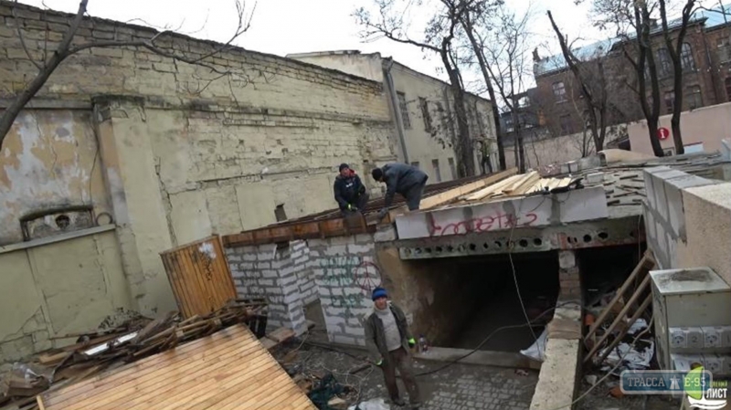Стройка на территории Летнего театра в Одессе вызвала реакцию облгосадминистрации. Видео