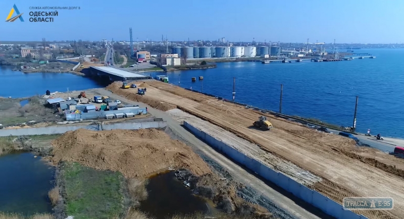 Укрватодор сообщил о причинах задержки сооружения моста через Сухой лиман в Одесской области. Видео
