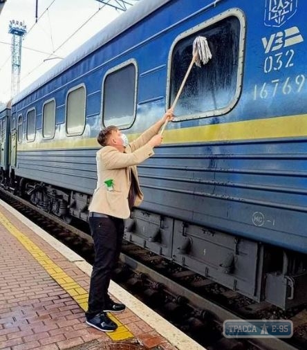 Скандал: иностранец мыл окно поезда Измаил-Киев
