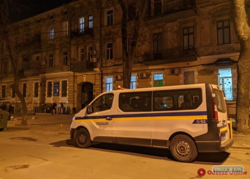 Жильцы дома в центре Одессы обвинили коммунальщиков в отравлении двух детей