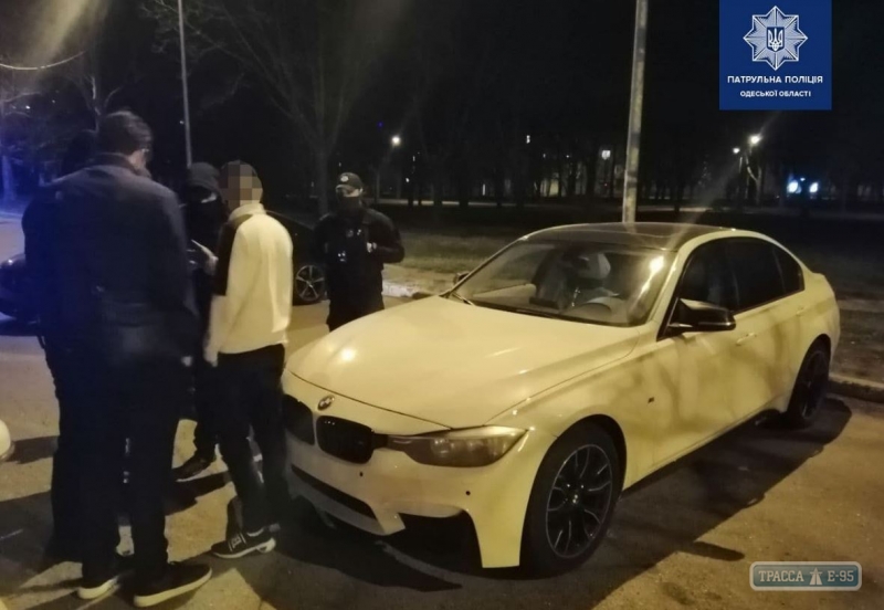 25-летний водитель BMW дрифтовал на оживленном перекрестке в Одессе